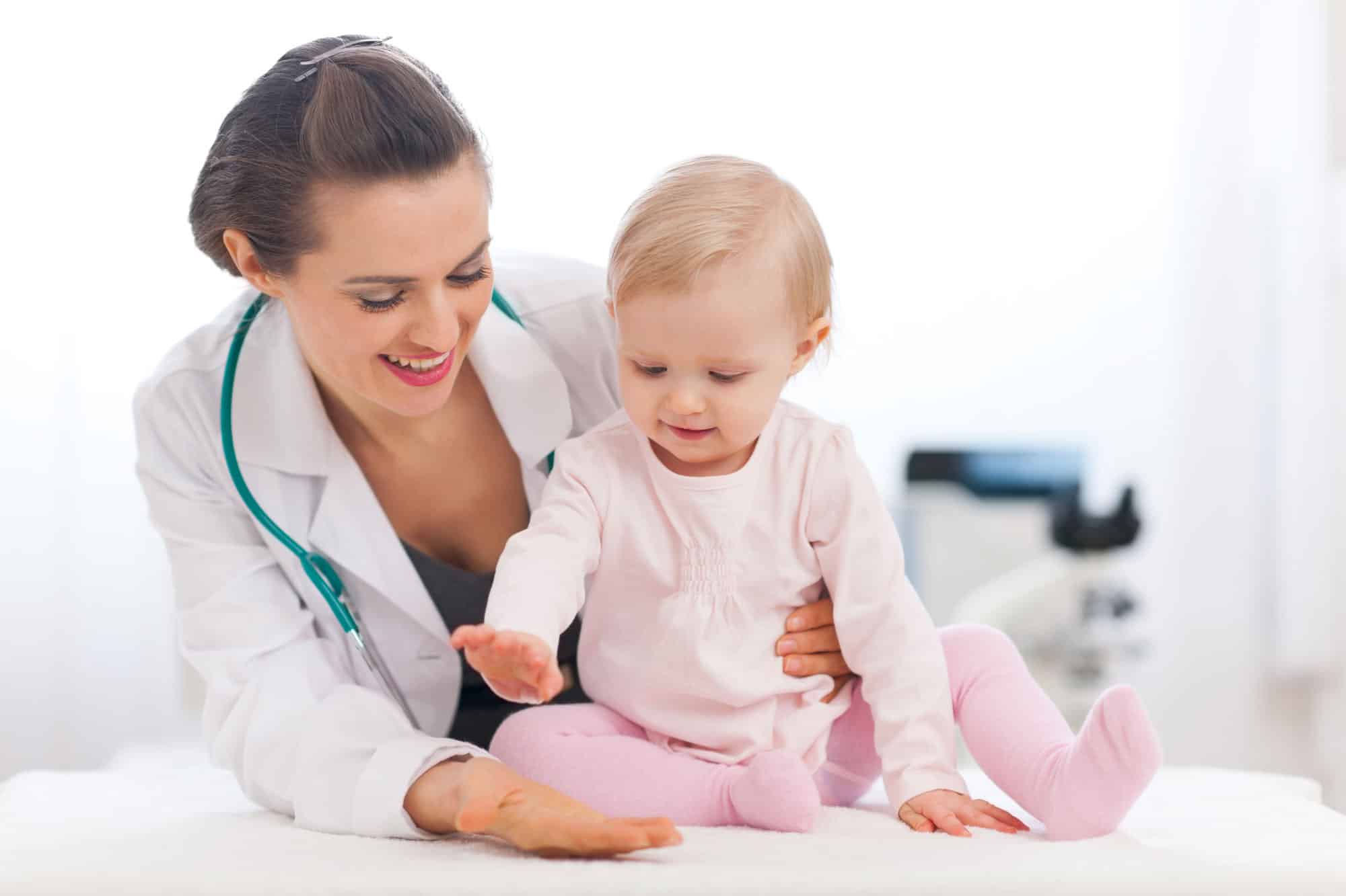 Cheerful-baby-high-five-to-pediatrician-doctor